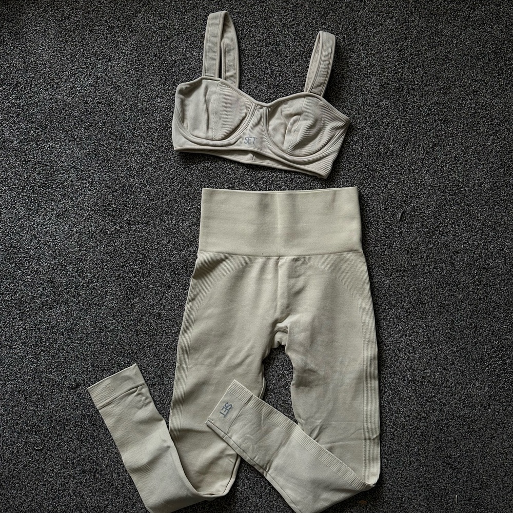 Set Active Beige Set